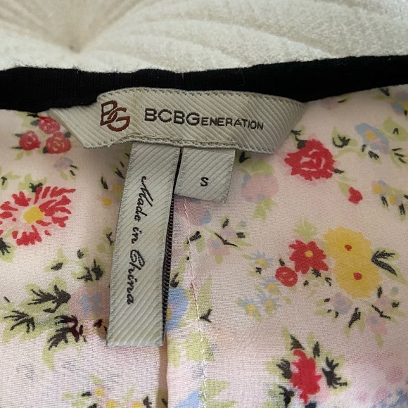 BCBGeneration Sheer floral tank top - Picture 3 of 5